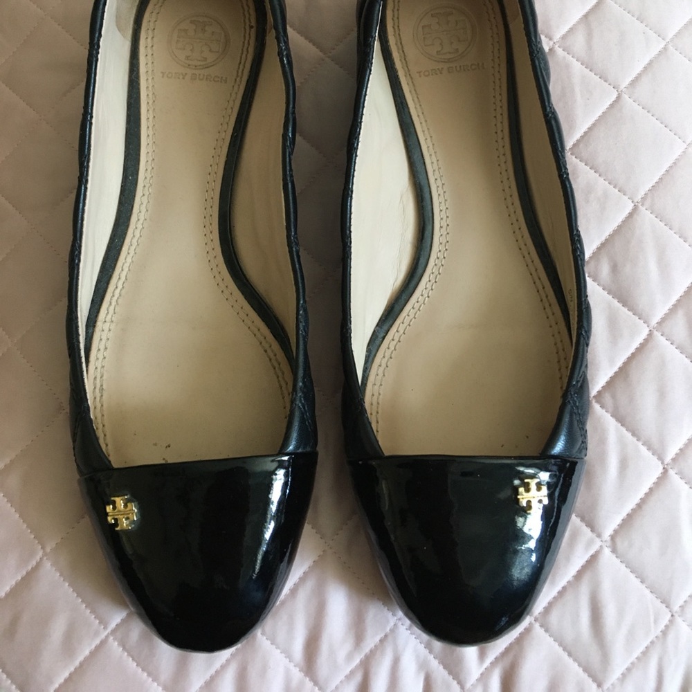 Tory Burch quilted flats. Minimal wear. Size 9.5